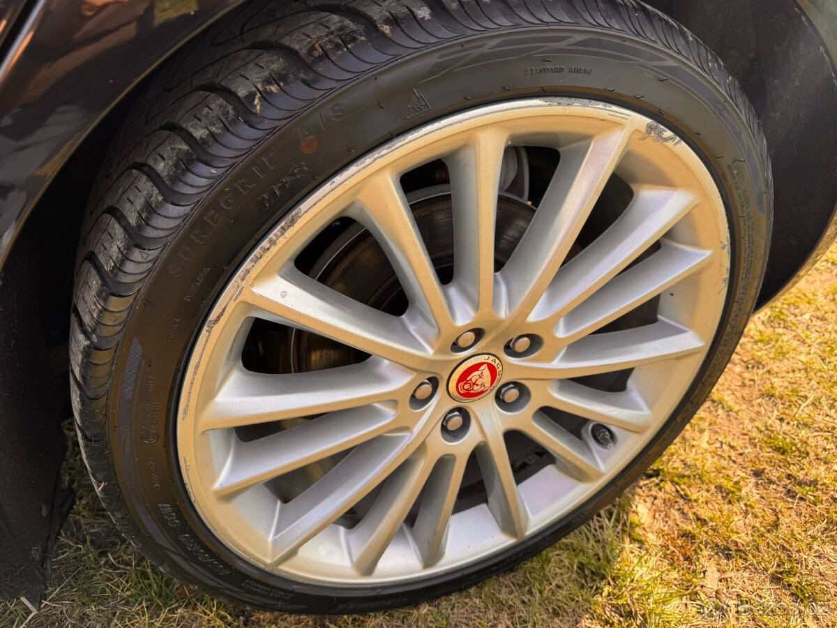 Prodám Jaguar XE 2.0D 132kw Max výbava HSE - Motor K.O. - 18