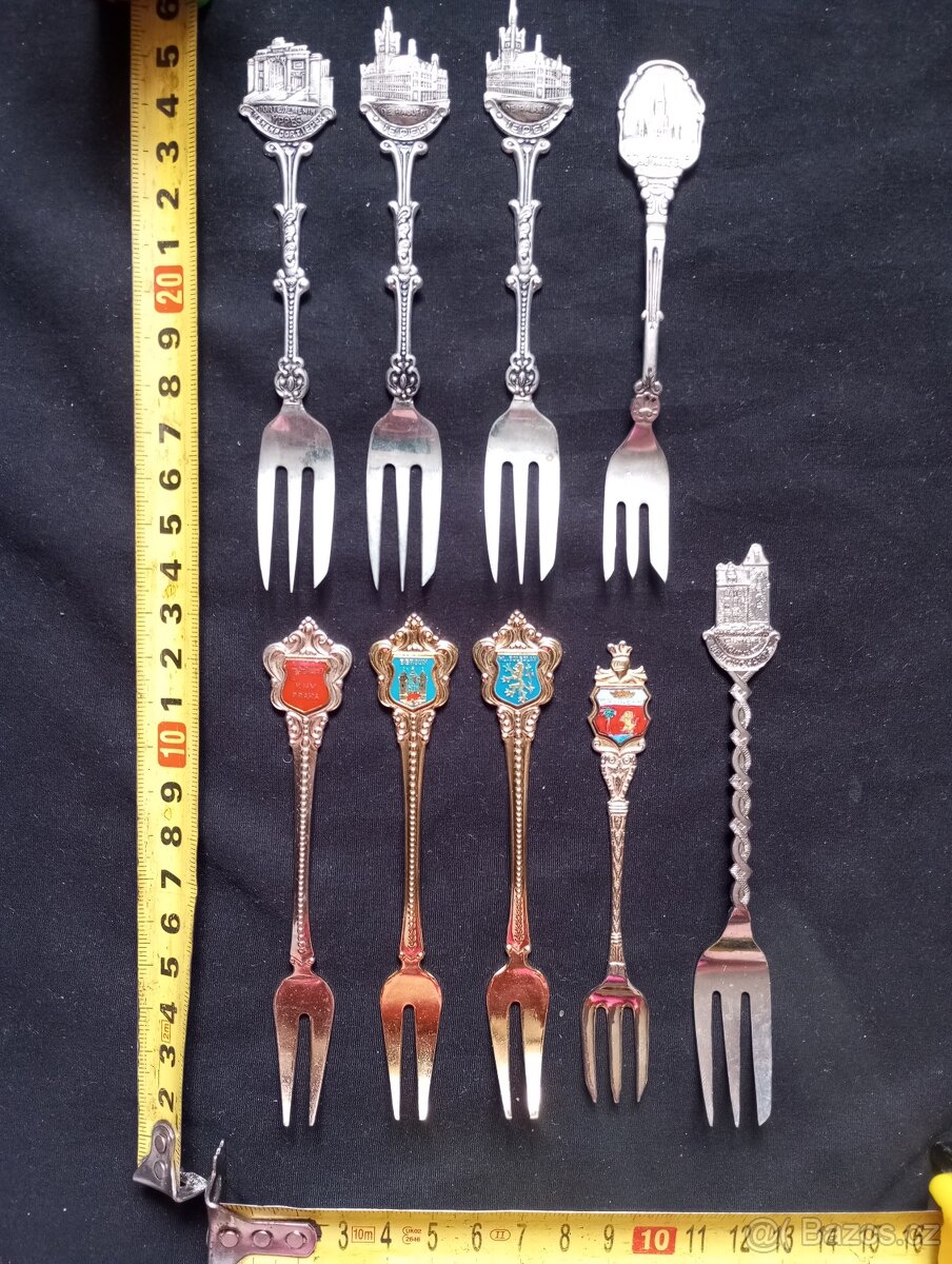 Sběratelské lžičky, vidličky, nože - celkem 106 ks - 18