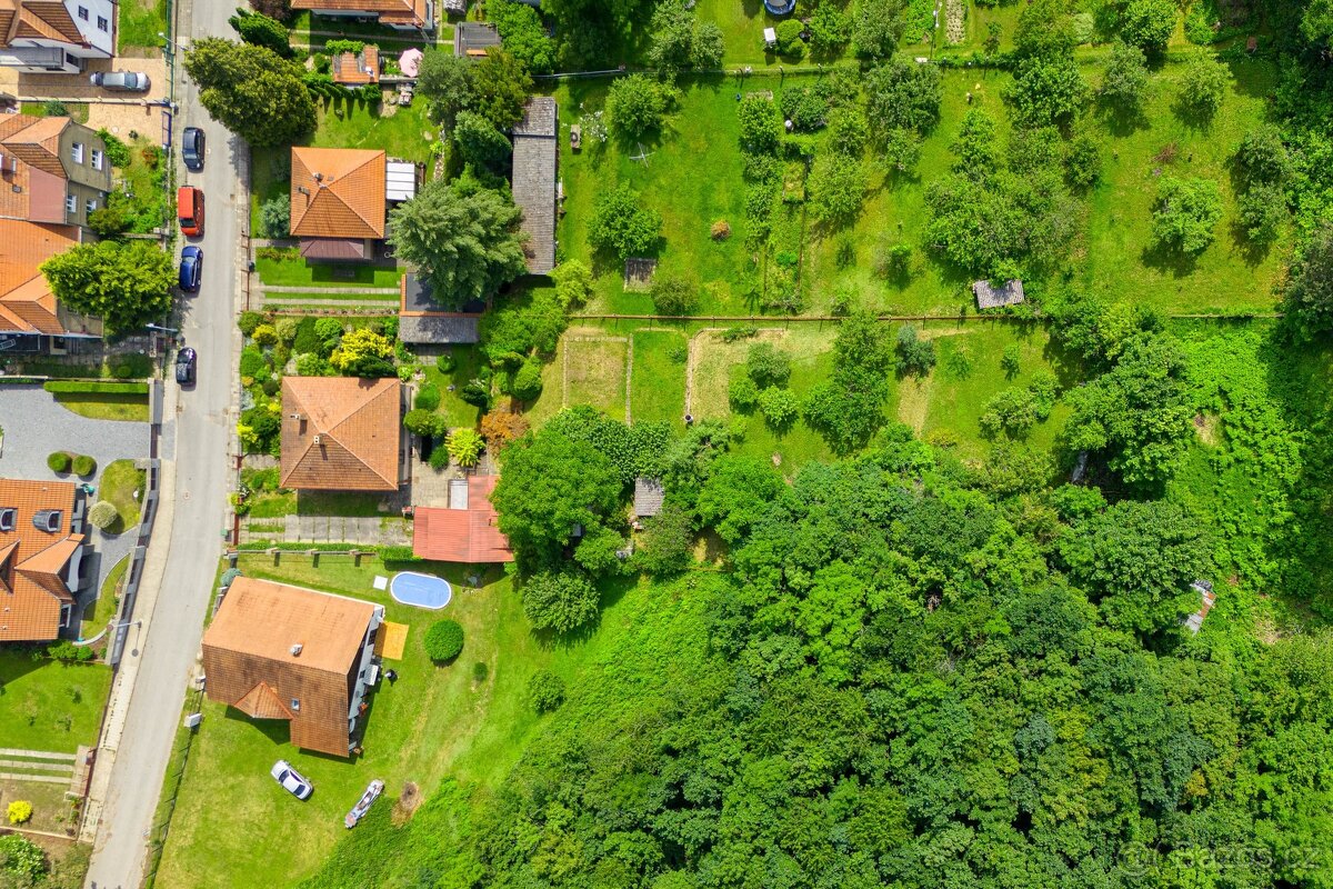 Rodinný dům s garáží, bytem a rozlehlou zahradou – Kralupy n - 18