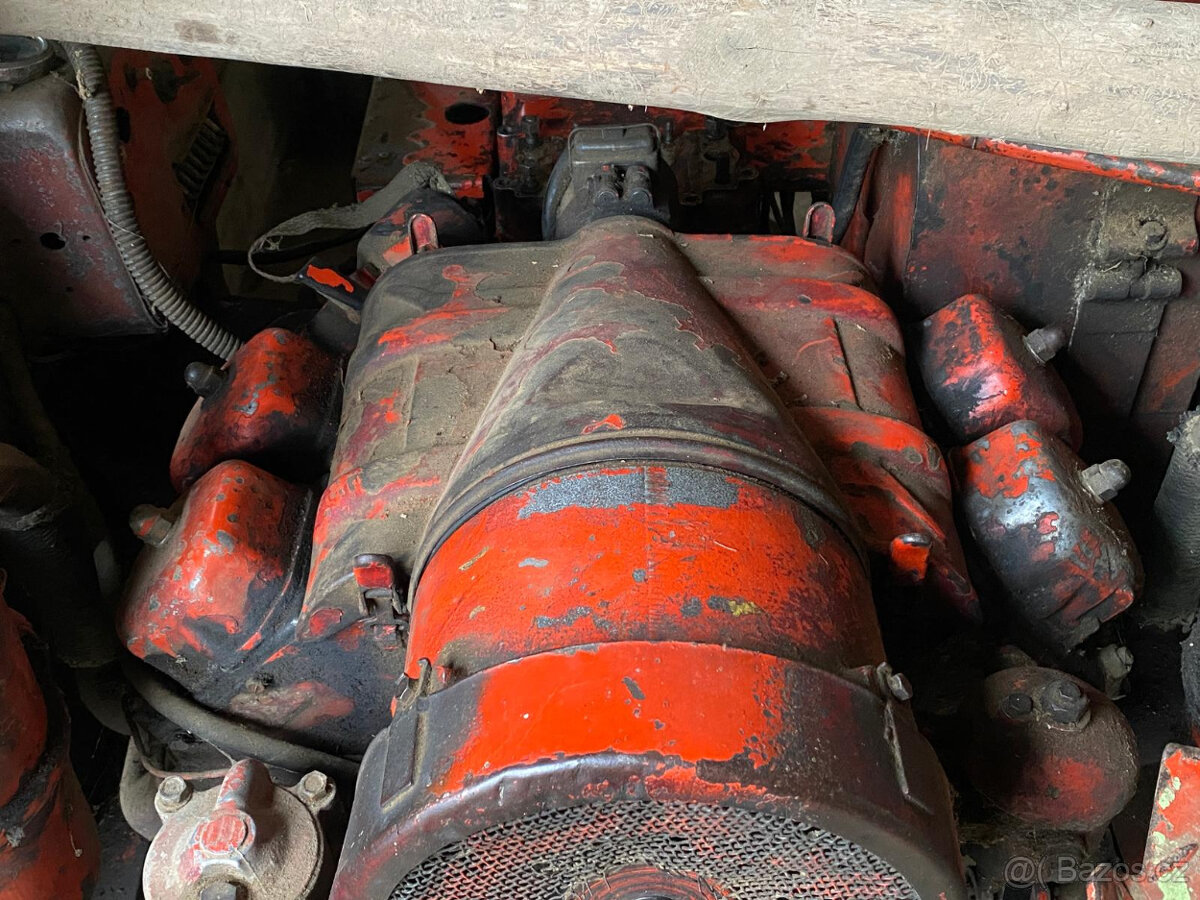 TRAKTOR RS09 4válec - 18