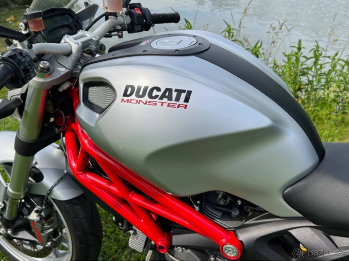 Prodám DUCATI MONSTER 1100 - 18