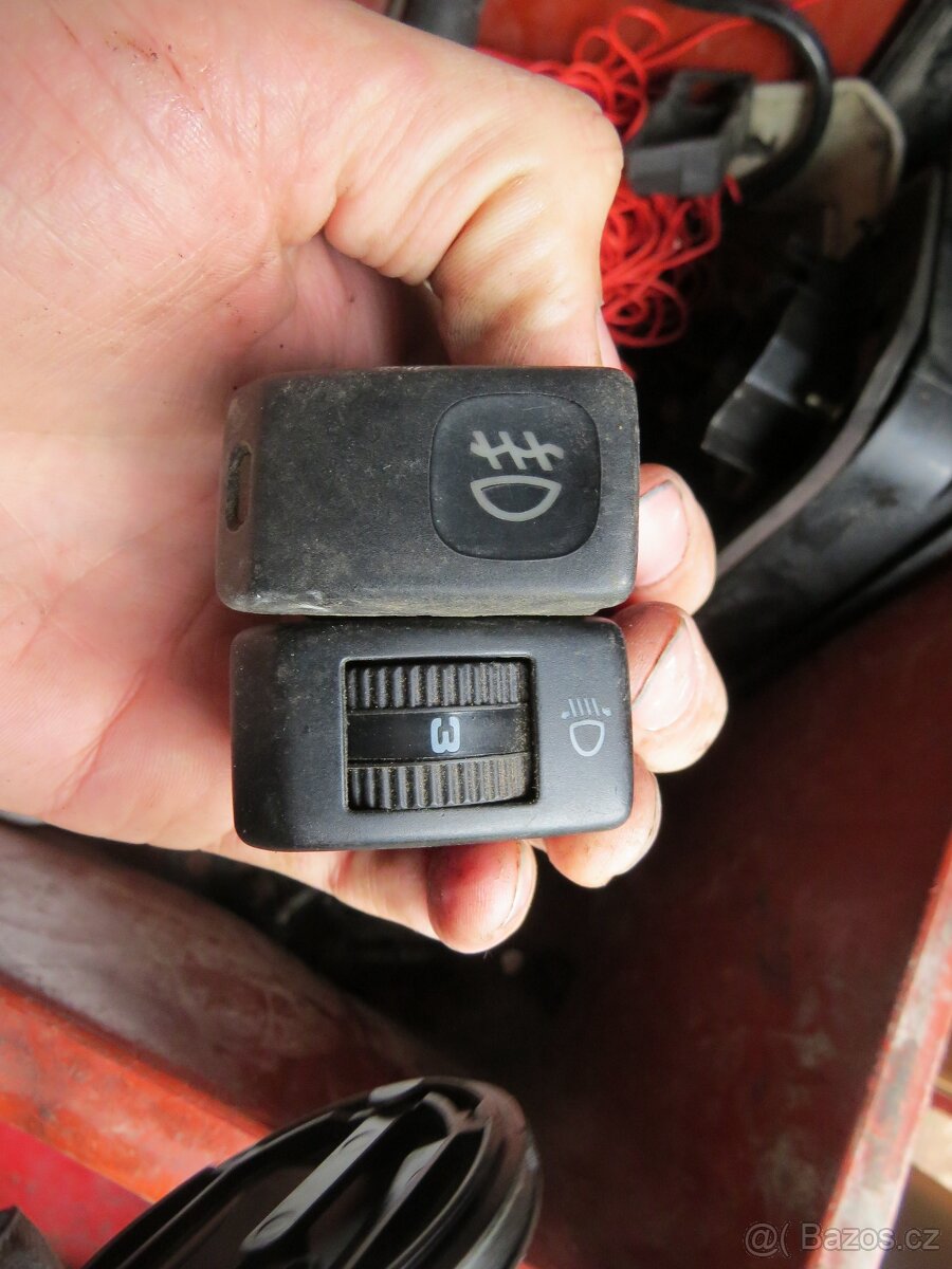 Díly Volkswagen Jetta Golf mk2 1.6td 51kw - 18