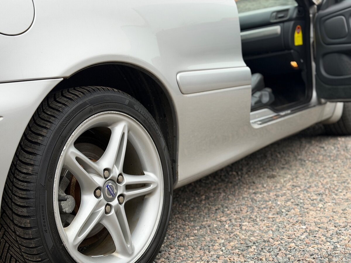 Volvo C70 2.5T R5 coupe (2001) “MAX VÝBAVA” - 18