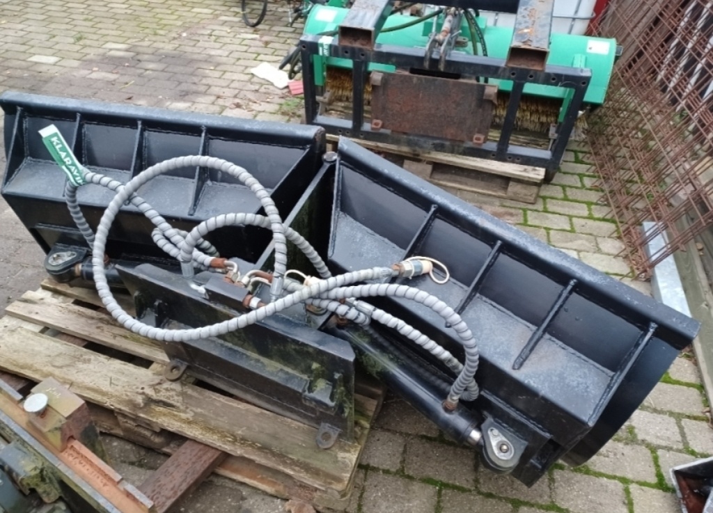 Teleskopický mini nakladač 4x4 s příslušenstvím - 18