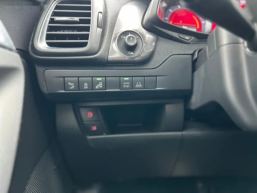 Citroën DS5, 2.0BHDI 180 AT6" SO CHIC"DS60 - 18