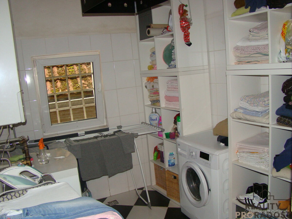 Prodej rodinného domu se zahradou a stavebním pozemkem v Hoř - 18