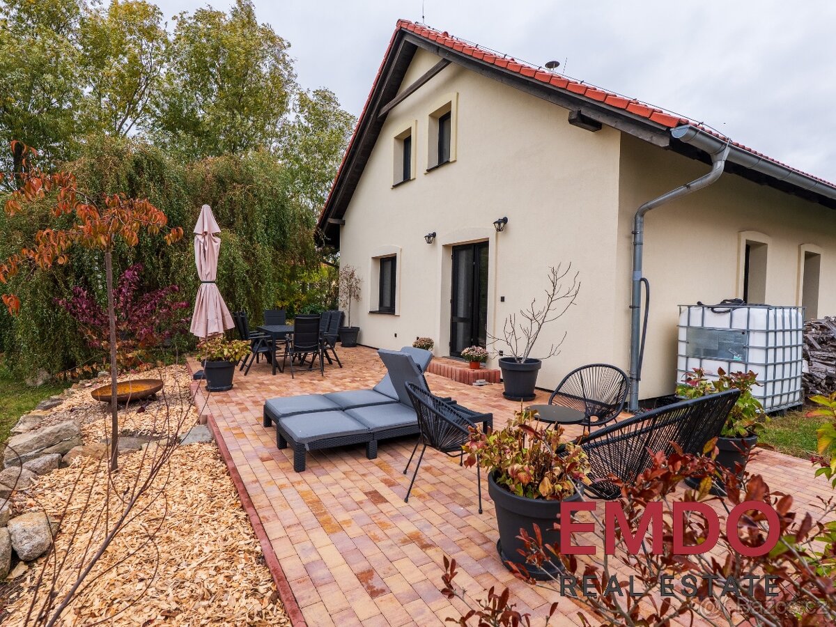 Prodej domu 196 m² s pozemkem 994 m² - 18