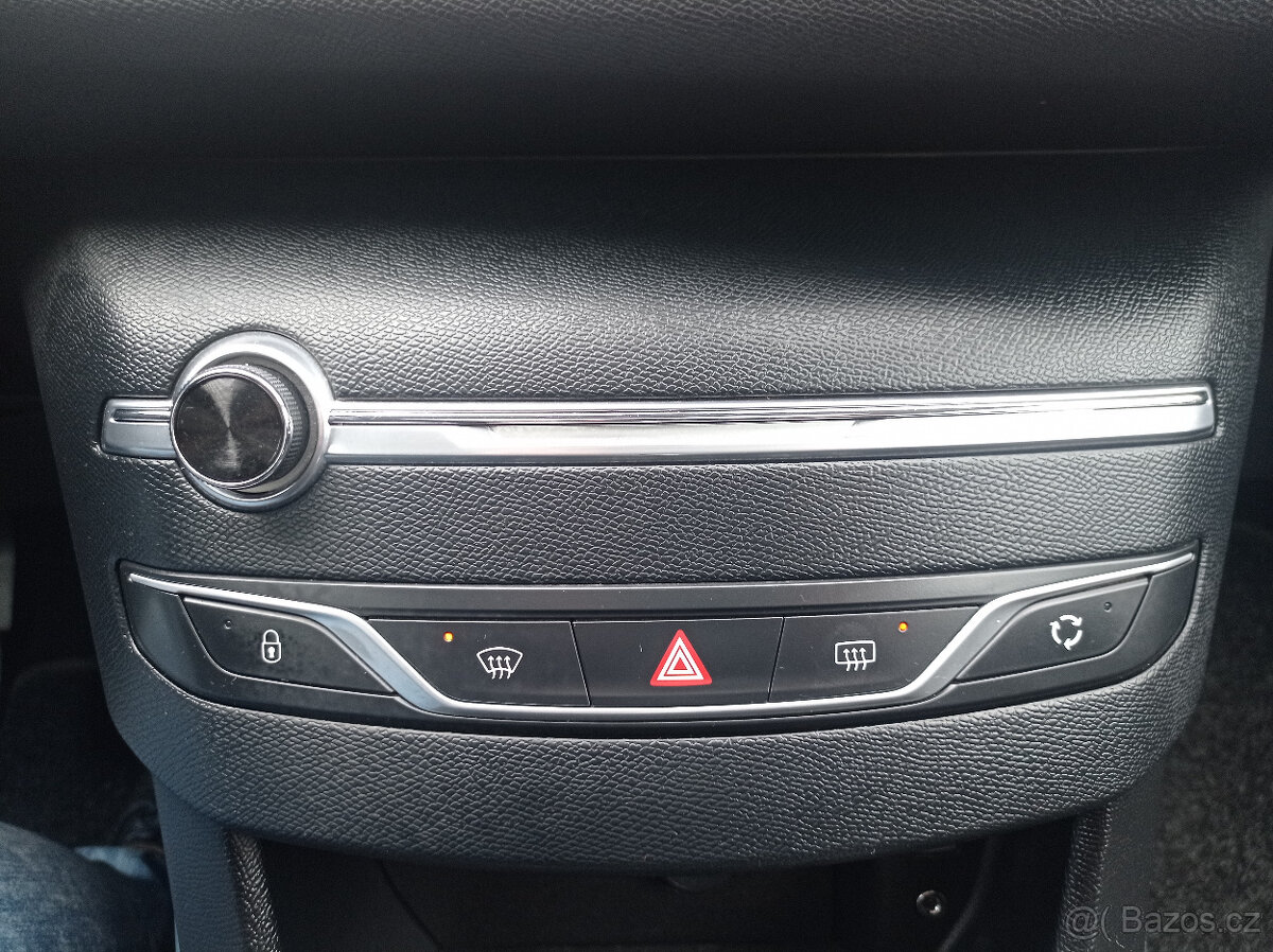 Peugeot 308 1.2i 96kW Navi/Panorama/1Maj - 18