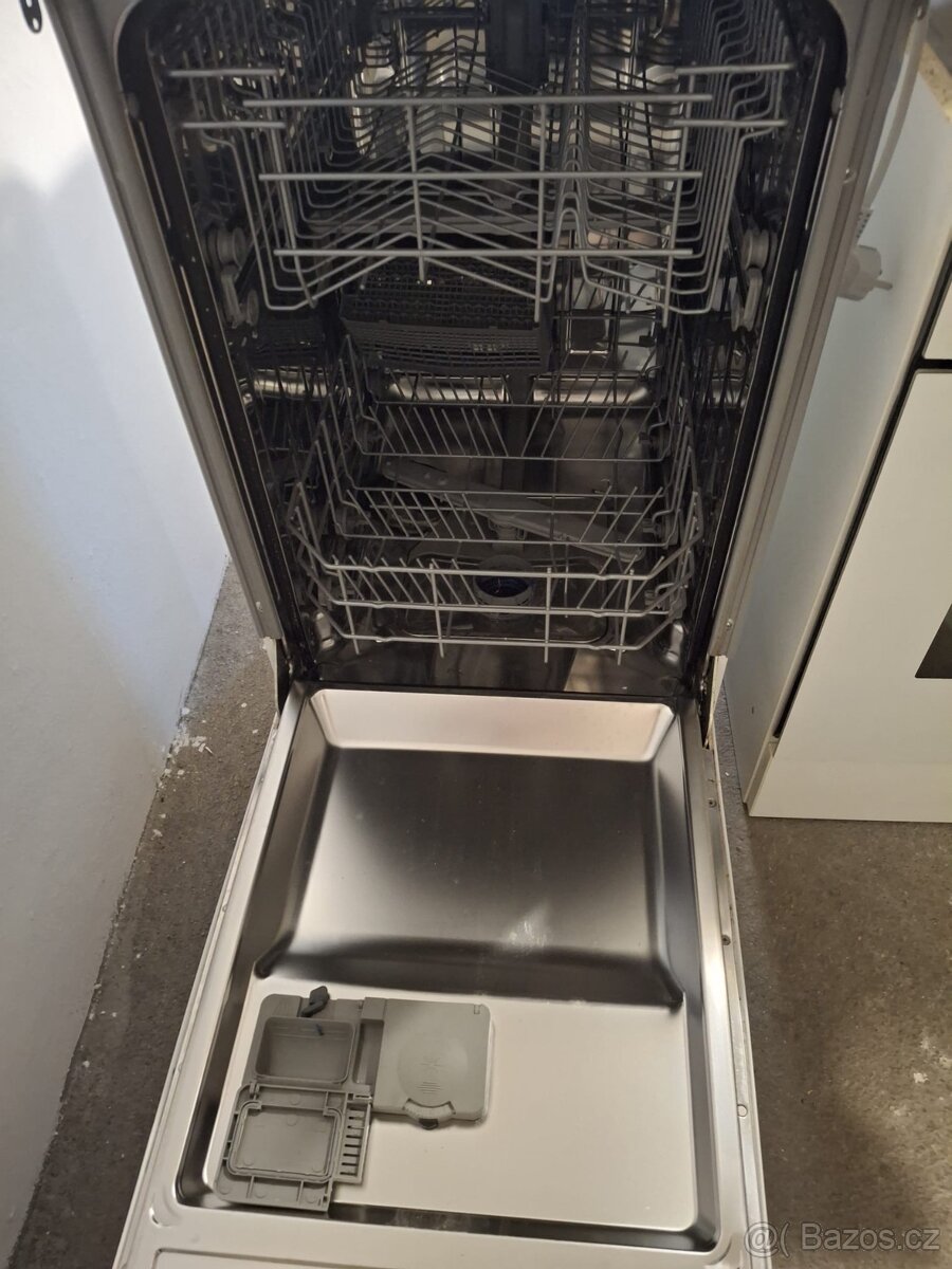 Kuchyňská linka se spotřebiči - 18