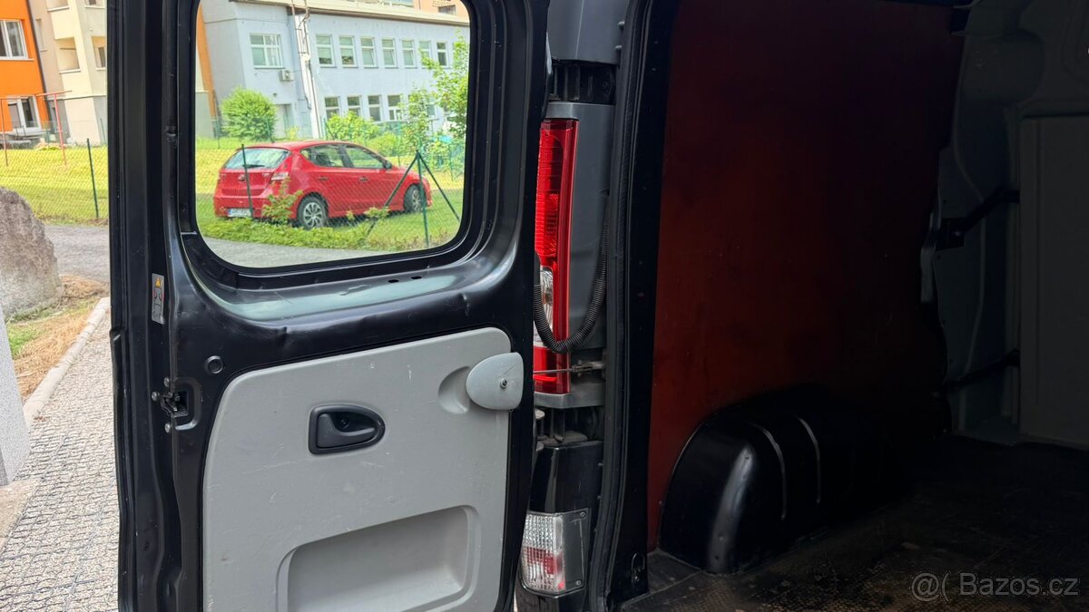 Opel Vivaro, rok výroby 2015. - 18