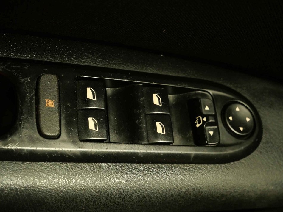 Peugeot 407 sedan 2.0 HDi (100 kW) - 18