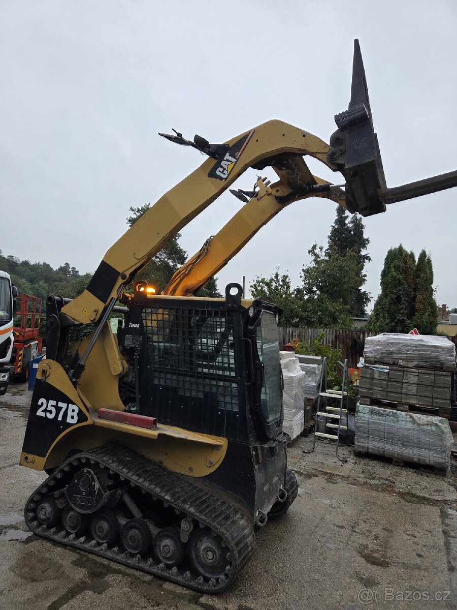 Caterpillar 257B pásový nakladač - 18