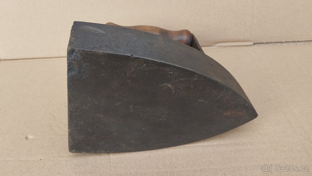 Stará větší žehlička patent W.LUNDH No 5 nahřivacím tělískem - 18