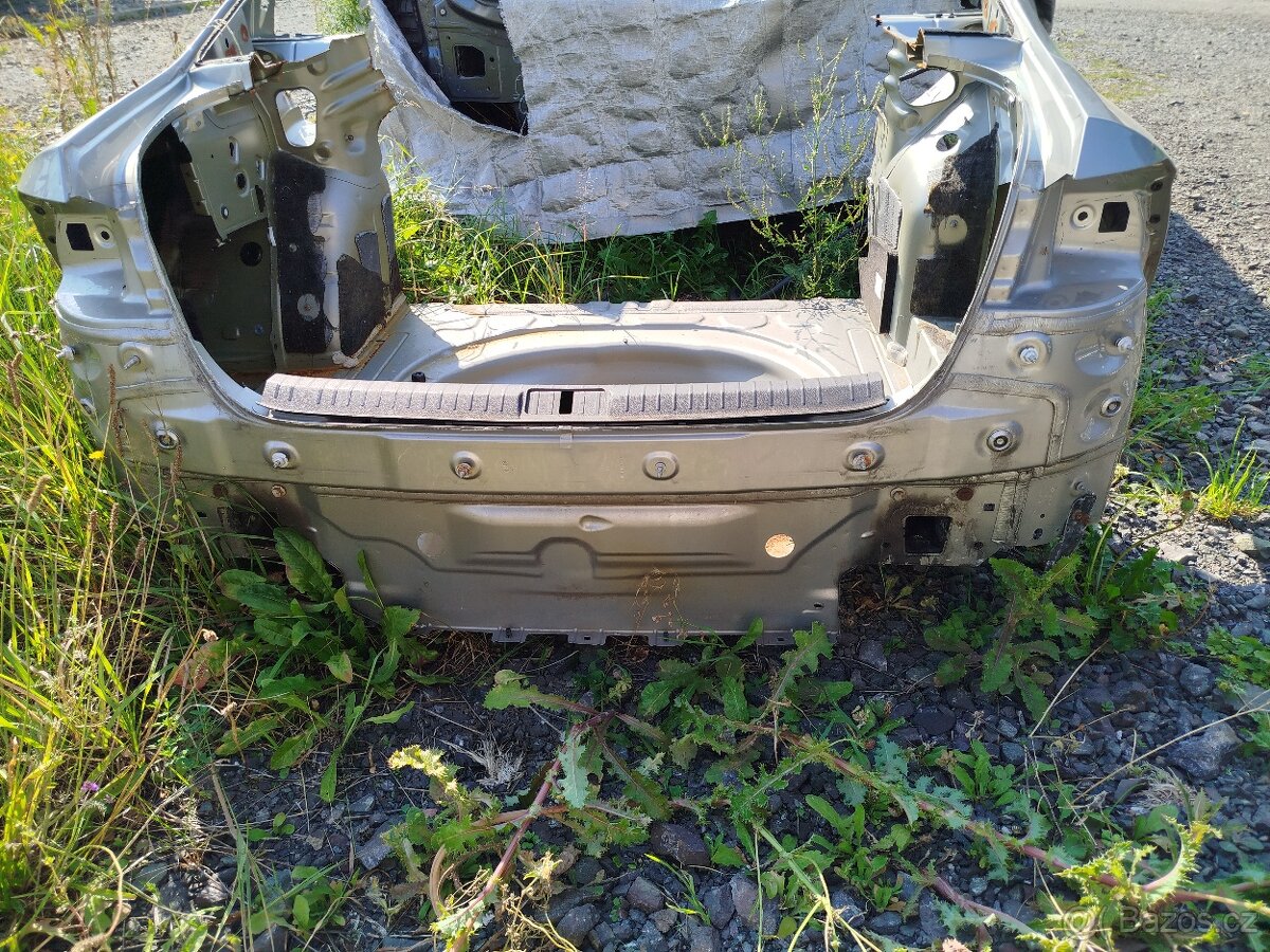 Predná pravá štvrťka Passat B8 predná nápravnica - 18