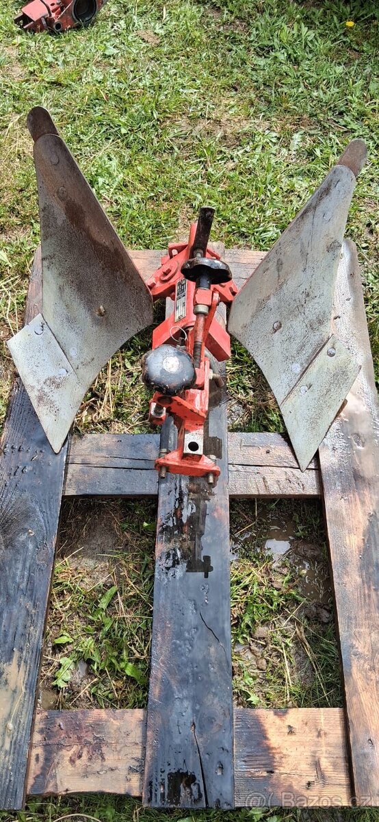 Vyorávač brambor, kola ,osy ,Motor Jikov, příslušenství. - 18