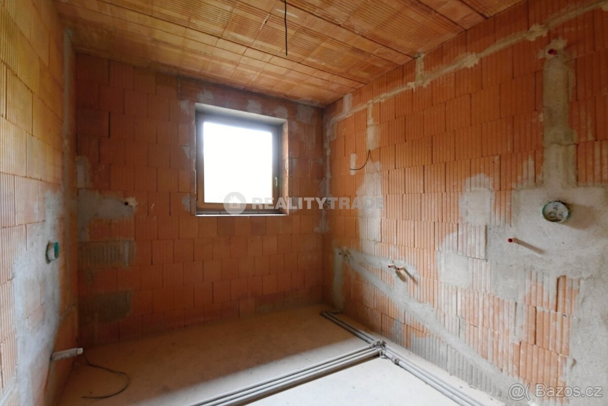 PRODEJ HRUBÉ STAVBY RODINNÉHO DOMU 281 M2, NA POZEMKU 534 M2 - 18