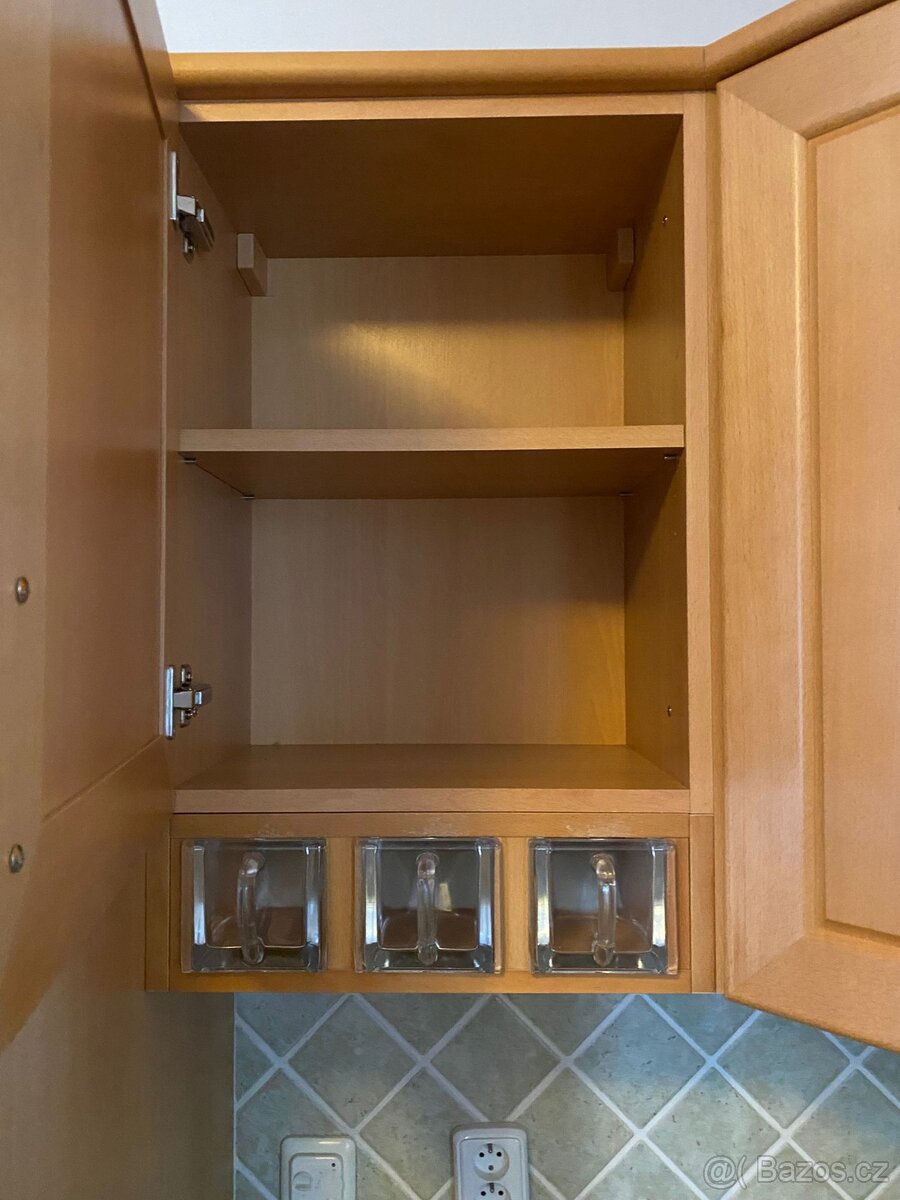 Moderní kuchyňská linka se spotřebiči - 18