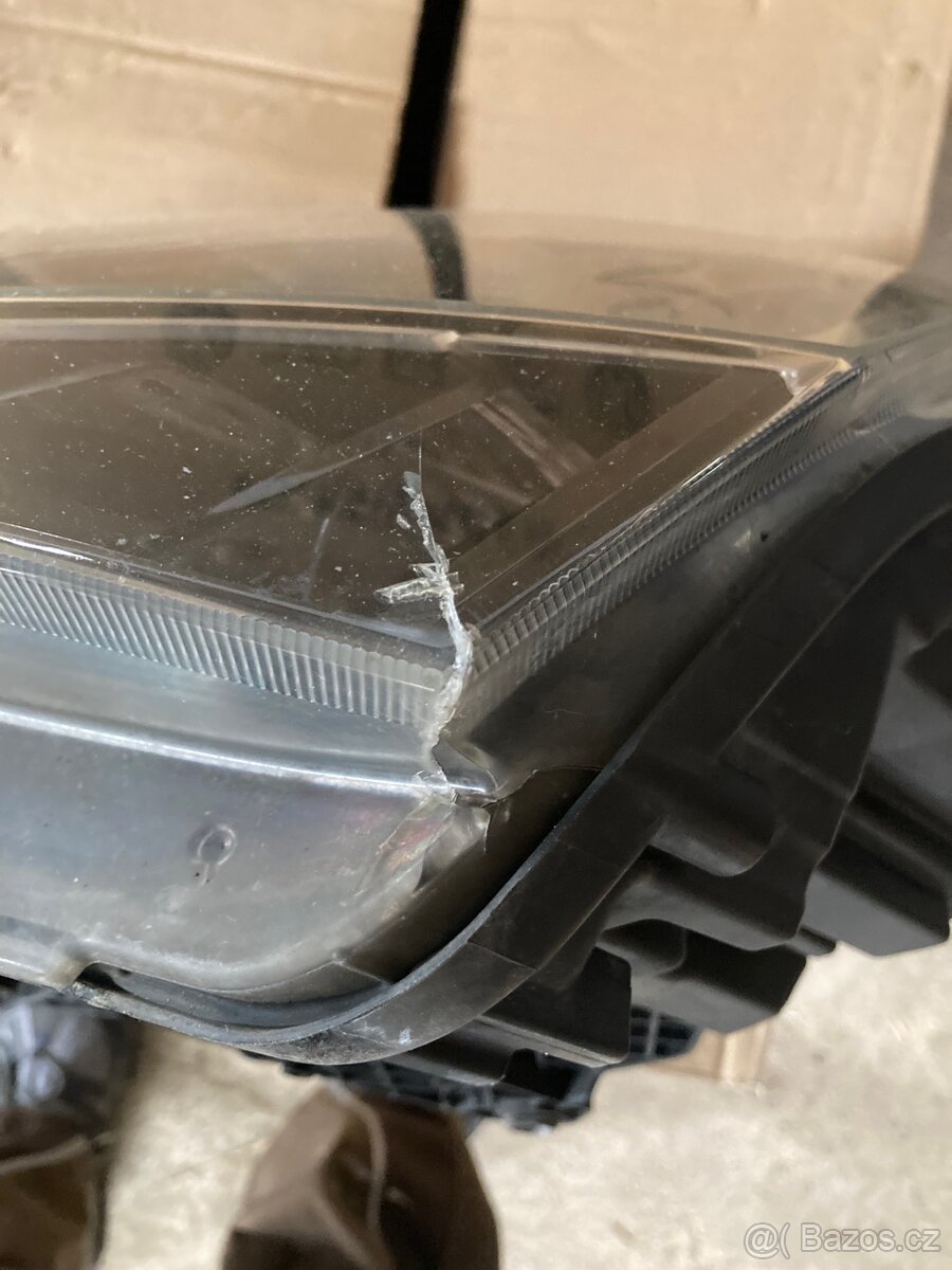 Přední část Škoda Superb 3 - 18