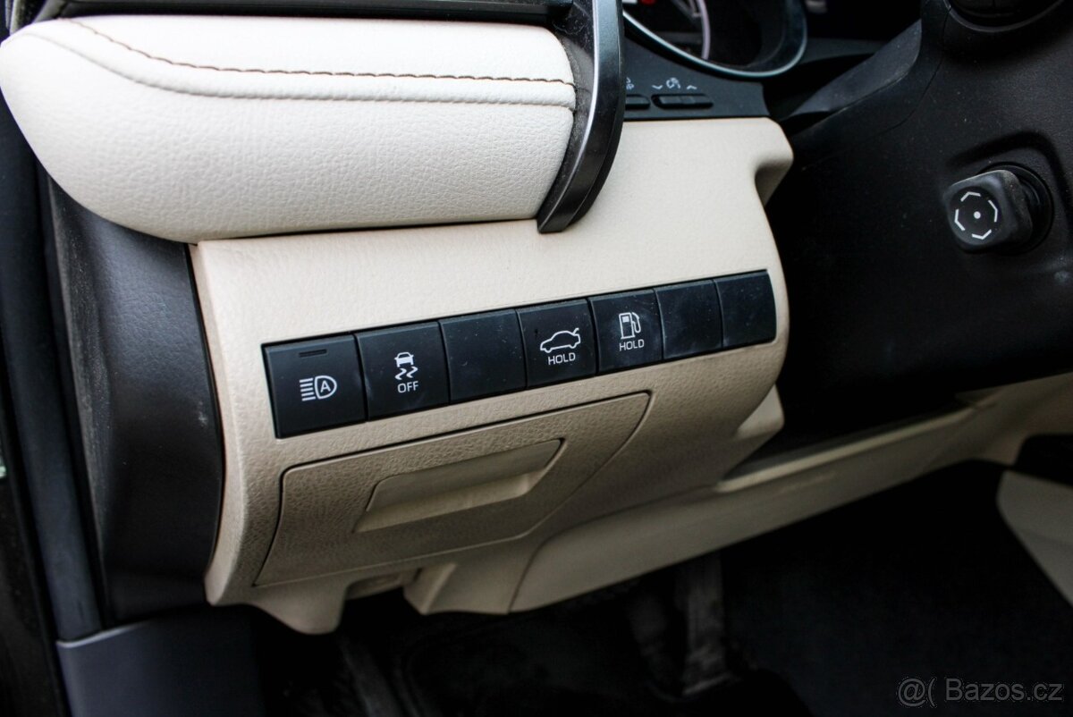 Toyota Camry 2.5 Hybrid Executive e-CVT - 18