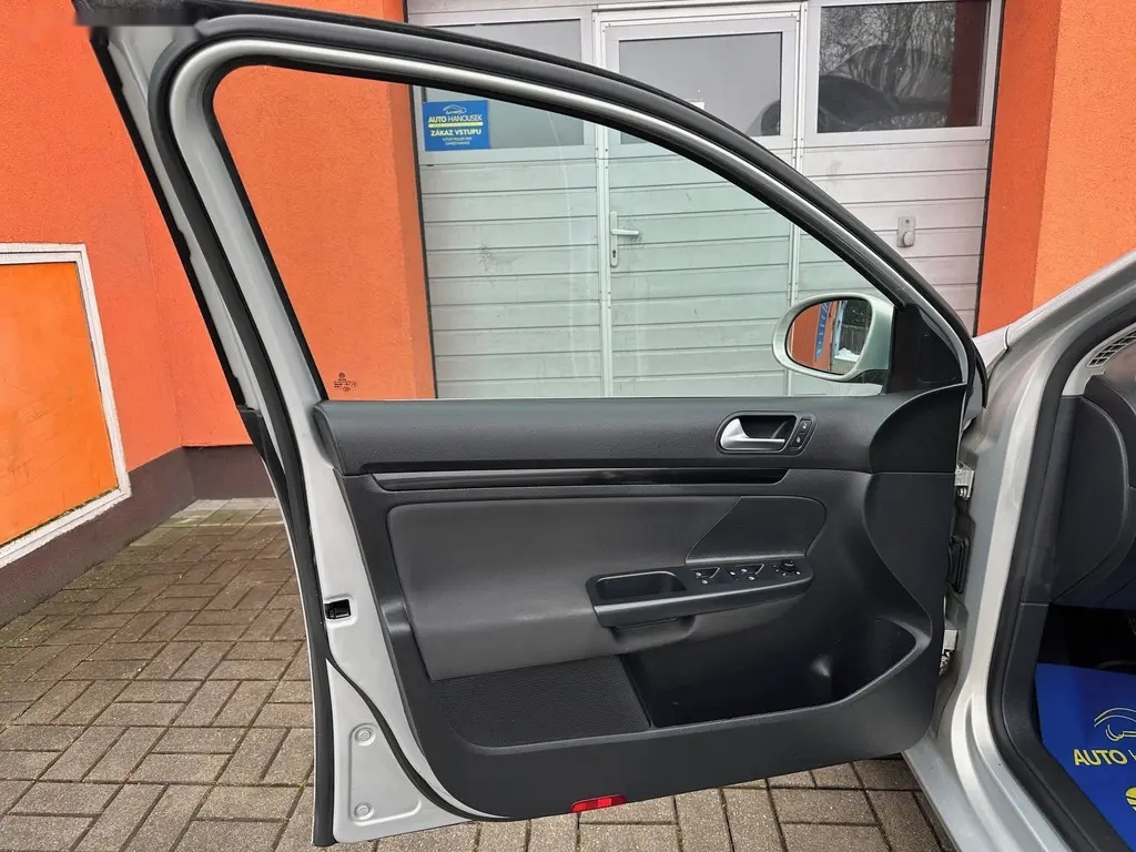 Volkswagen Golf, 1.4 TSI 90KW 1.maj.,NAVI - 18