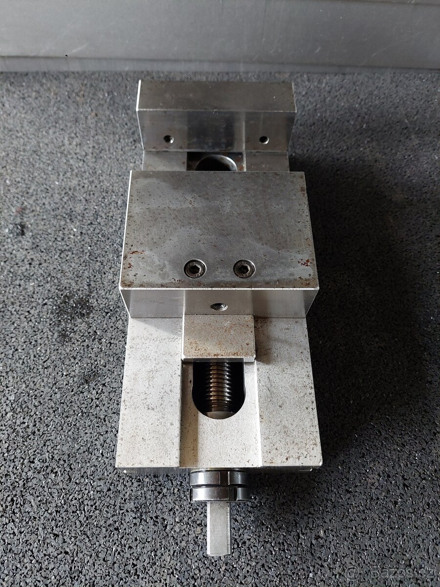 Strojní svěrák přesný, řadový - 18