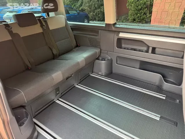 VW Multivan T5 2.0 TDI 103kW,Tempomat,Webasto,Tažné - 18