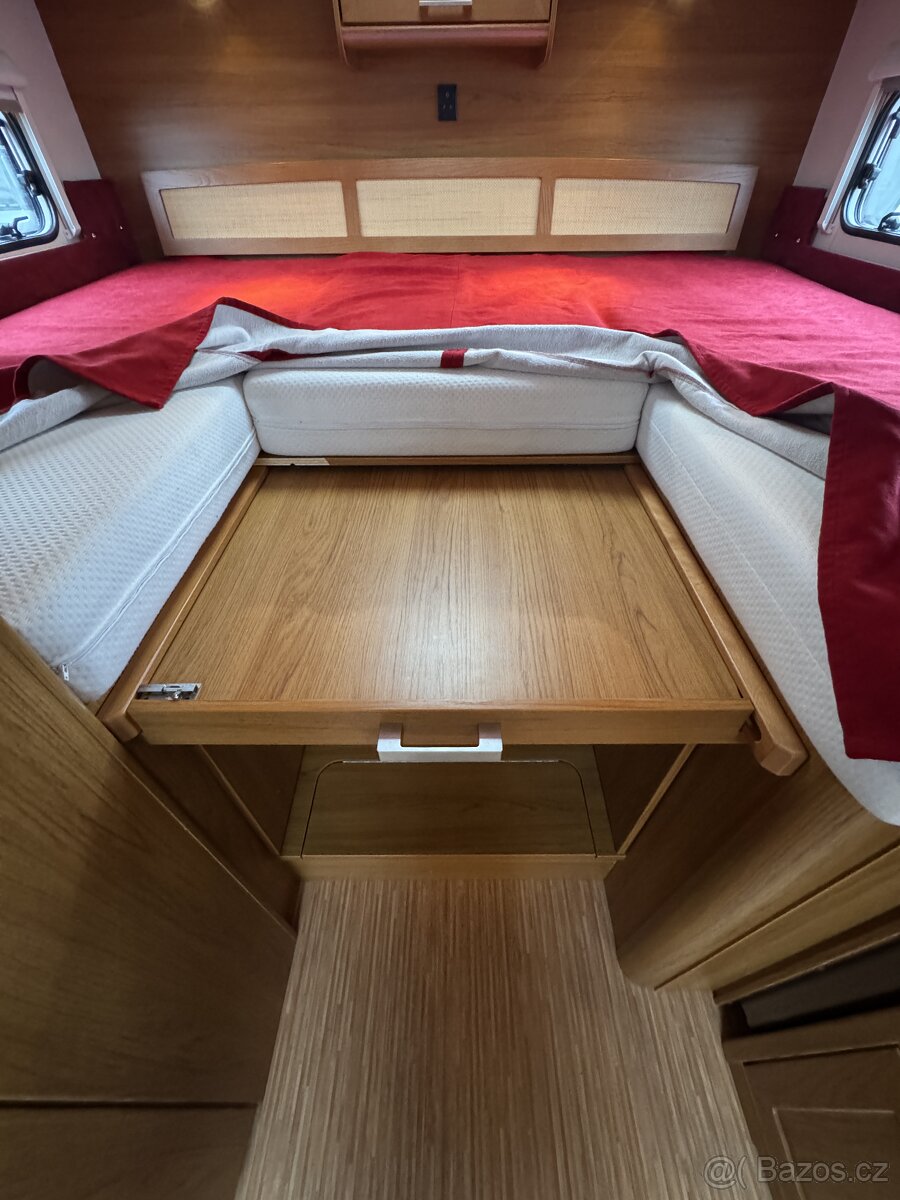 Knaus Royale 580 ~ Extra velká postel - 18