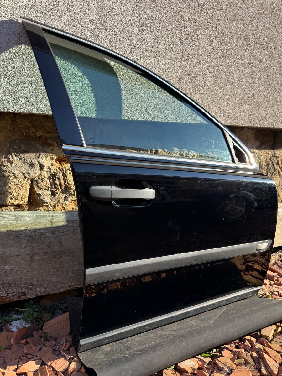 Dveře Volvo XC90 - černá barva 01900 - BLACK STONE SOLID - 18