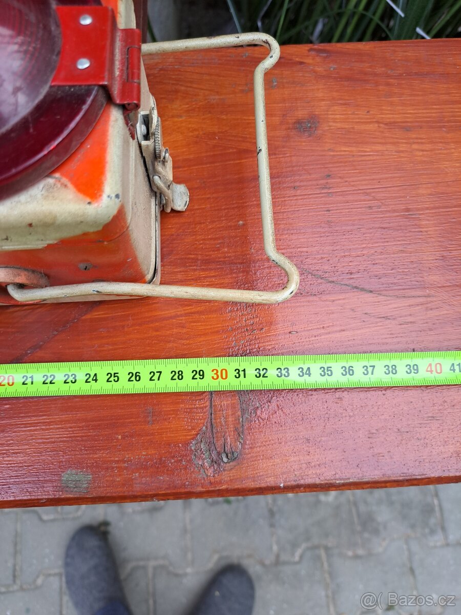 Ž E L E Z N I Č I A R S K A Lampa. - 18