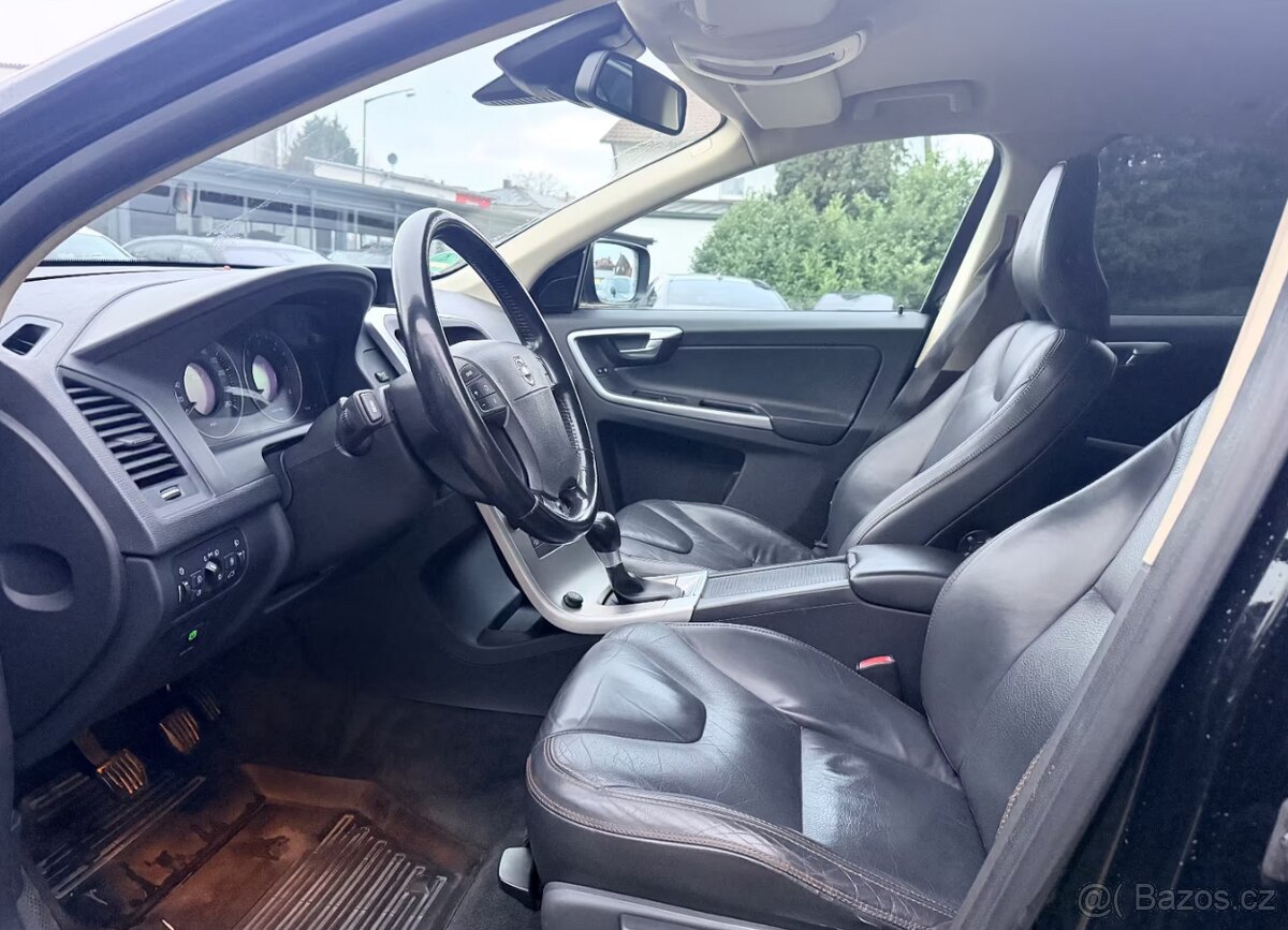 Volvo XC60 Kinetic AWD 2,4d 120kw - 18