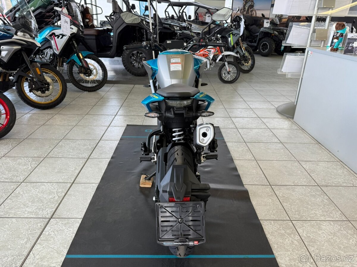 cfmoto 125 NK - modrá, černá skladem AKCE HELMA - 18