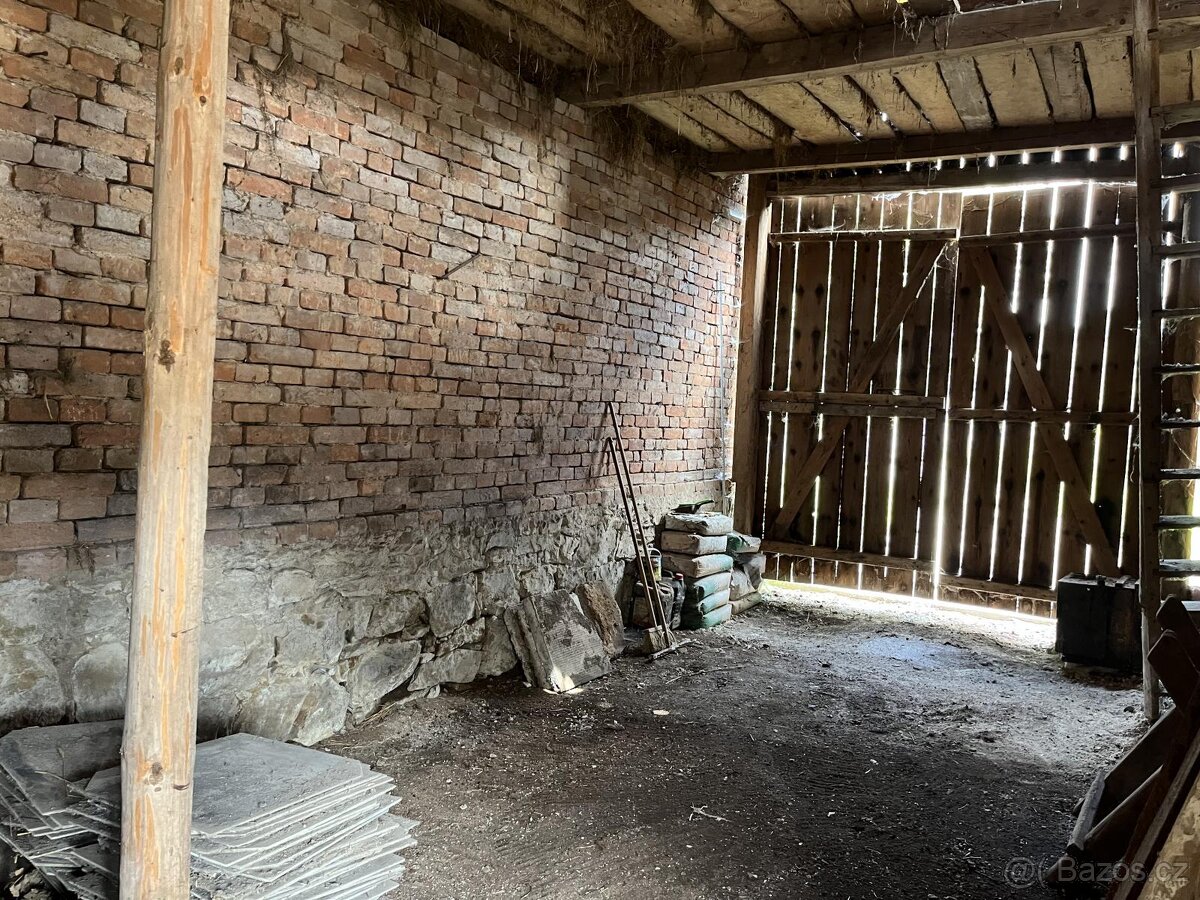 Prodej domu k demolici s krásným pozemkem o výměře 2095 m2 v - 18