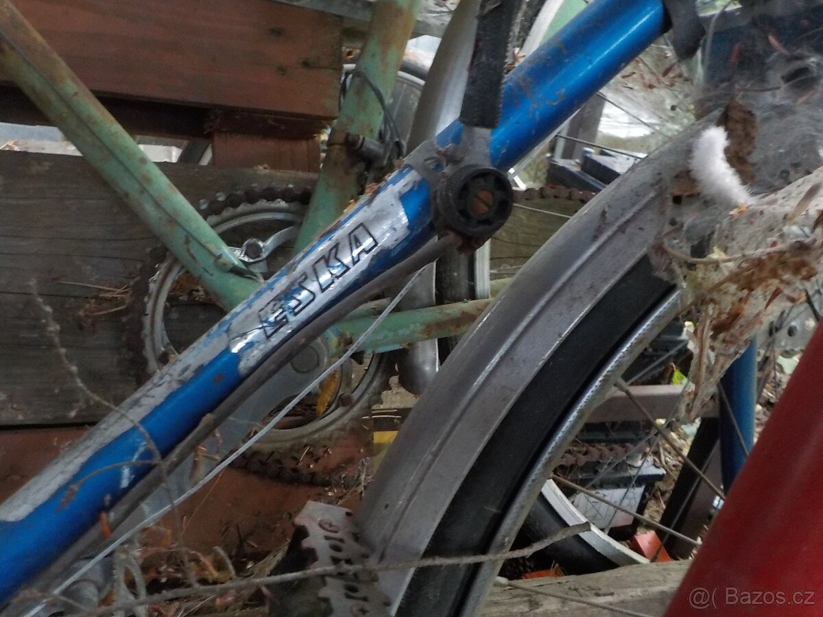 Stará jízdní kola a nové trek kolo OLPRAN - 18