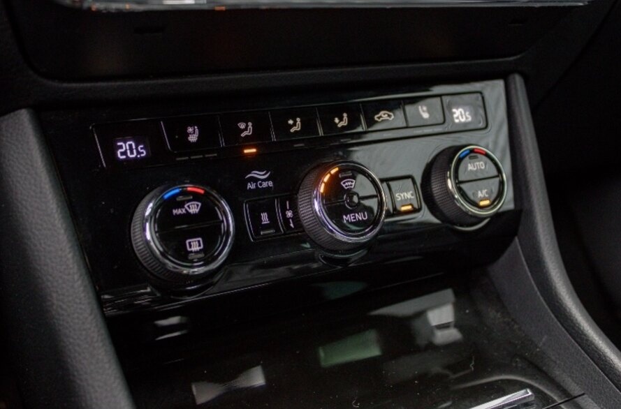 Škoda Superb Combi L&K 2.0 TSI 140 kW DSG - 18