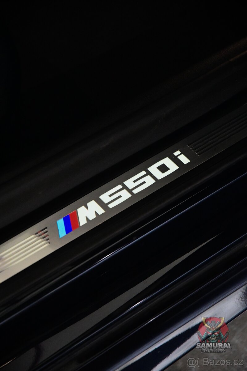 BMW M550i xDrive - 18