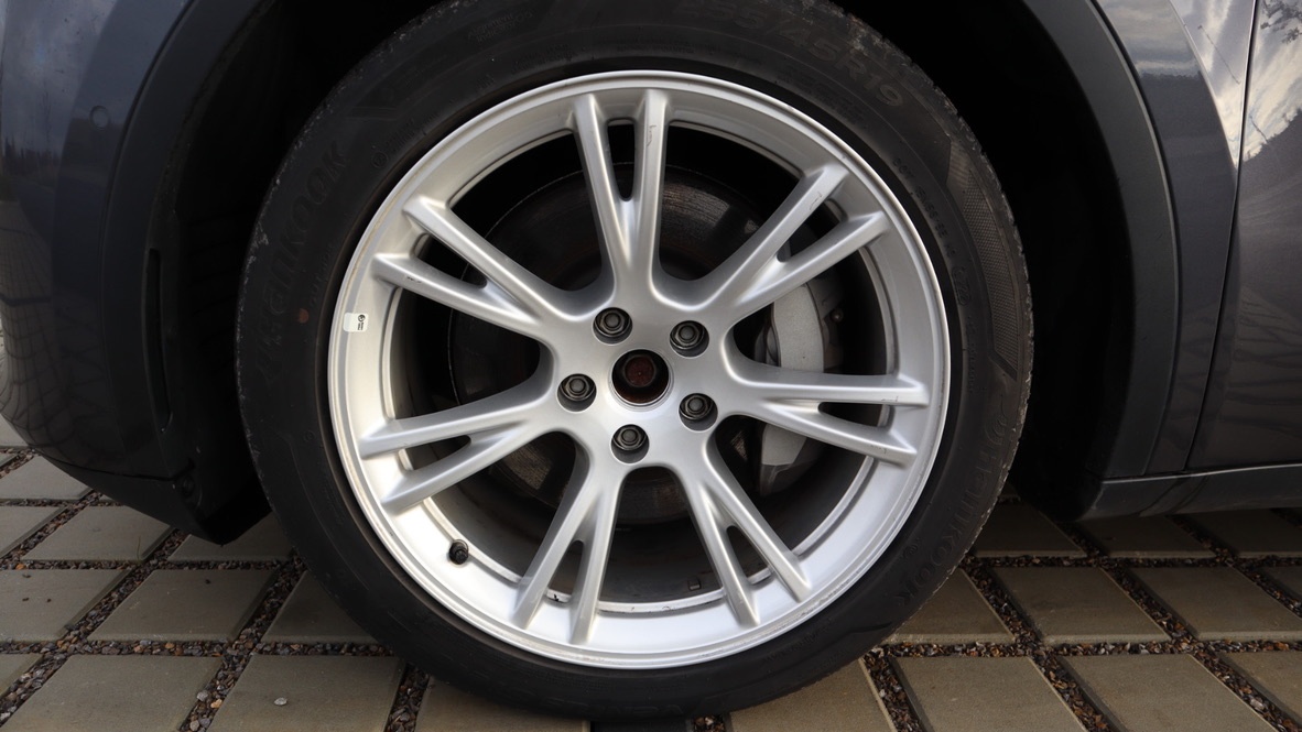 Tesla Model Y Long Range 4WD - 18