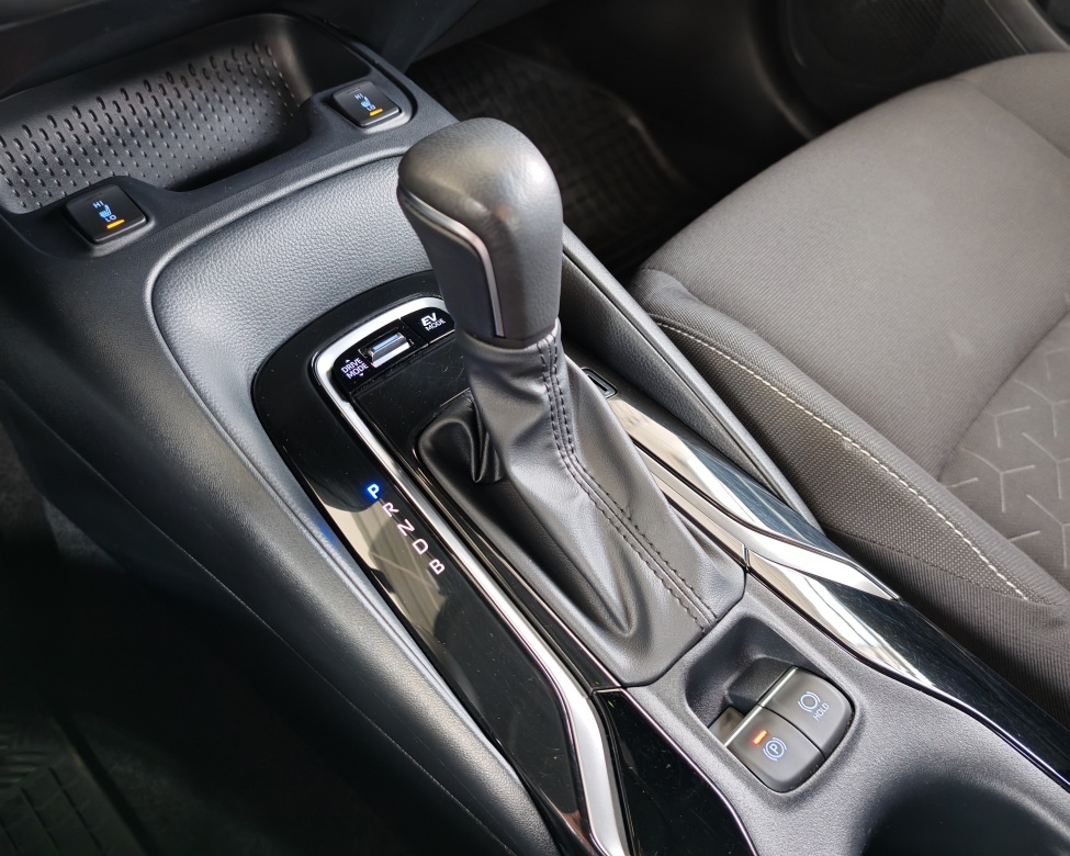 Toyota Corolla 1.8 hybrid - 18