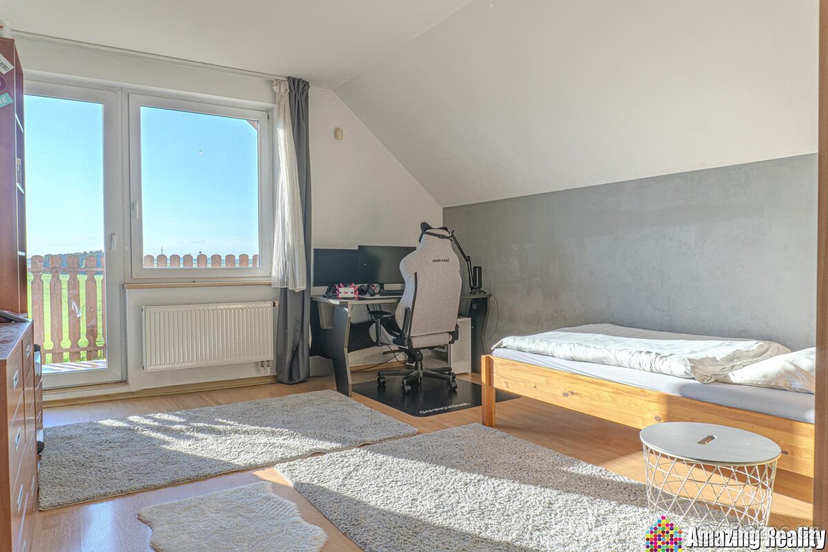 Prodej nadstandardního rodinného domu se zahradním domkem a - 18