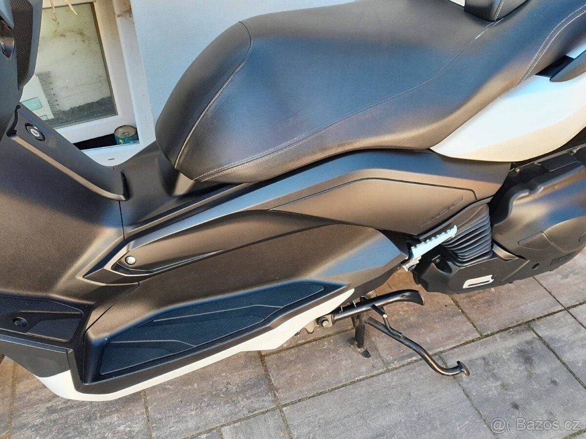 Yamaha Xmax 400, 2015, 23t.km, pěkná - 18