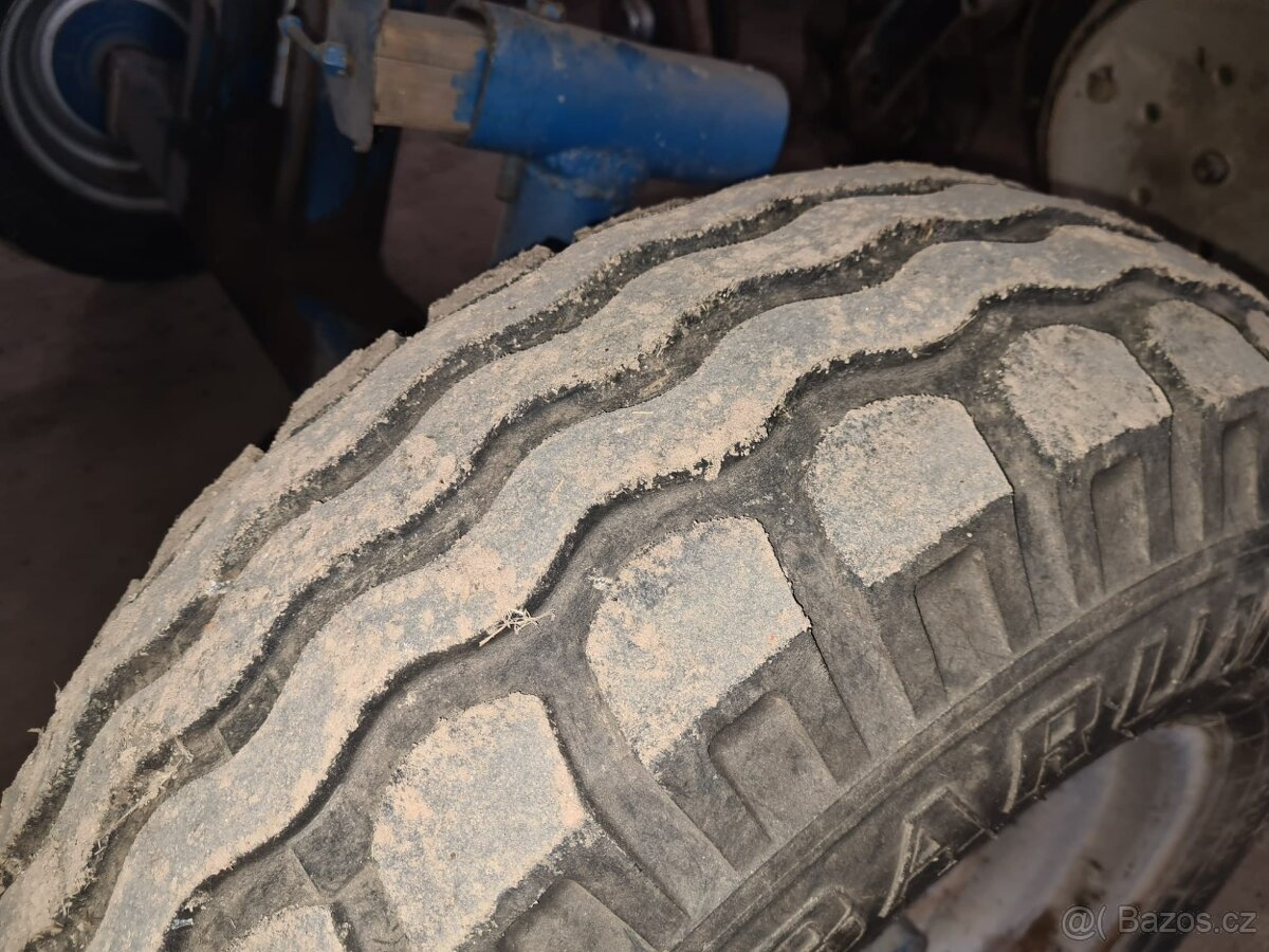 Secí stroj Kinze 3000 8 řádků - 18