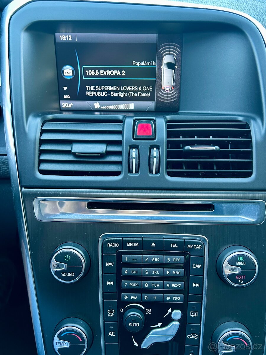 VOLVO XC60 2.4D5 158KW 4x4 MANUÁL Bi-XENON-NAVI-PANORAMA-PDC - 18