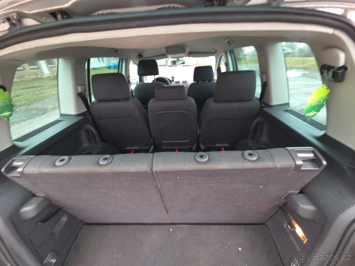 Volkswagen Touran 2.0 TDI 7. Míst - 18