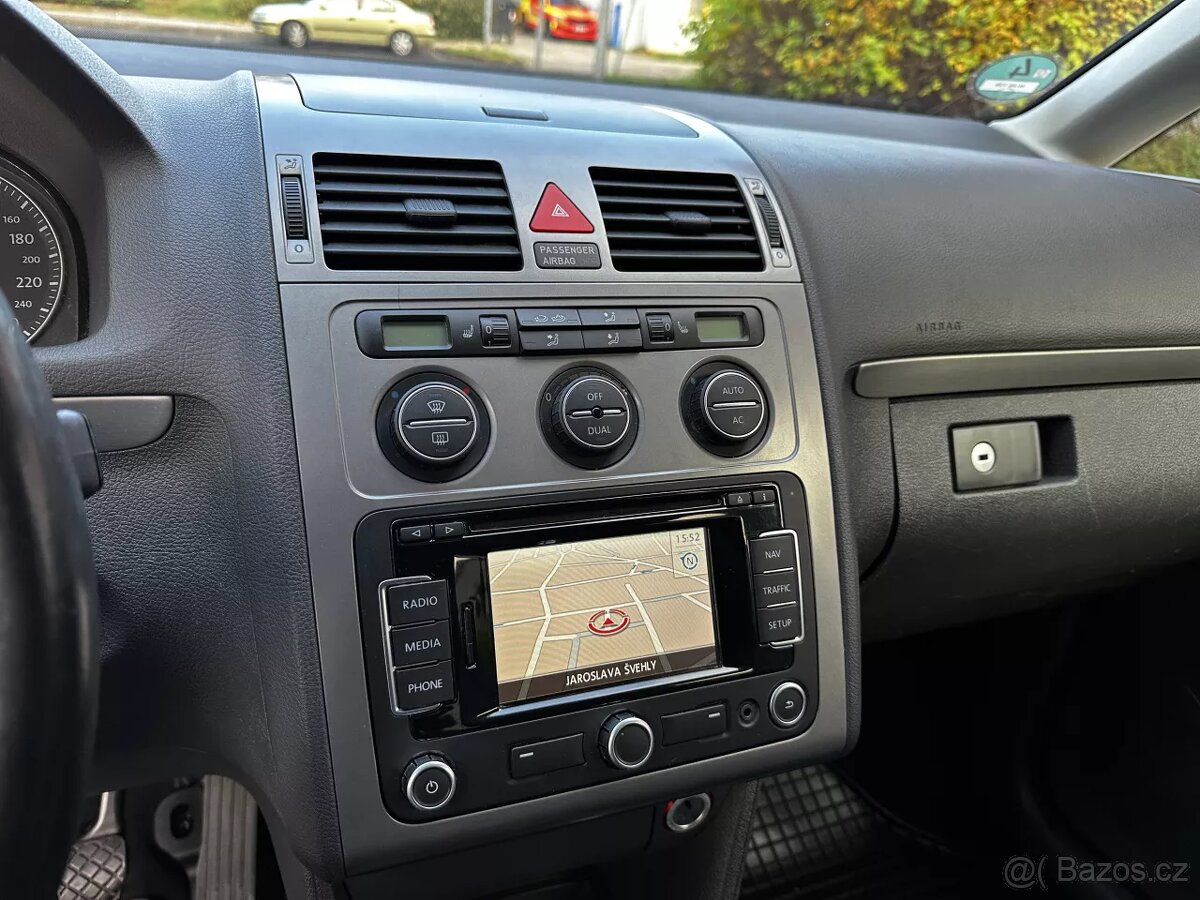 Volkswagen Touran 1.4 TSI 103 kW Highline Navi ParkAssist - 18