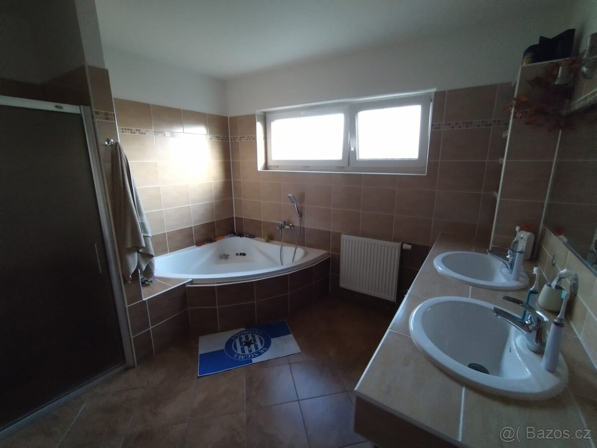 Prodáme rodinný dům 5+1 - 18