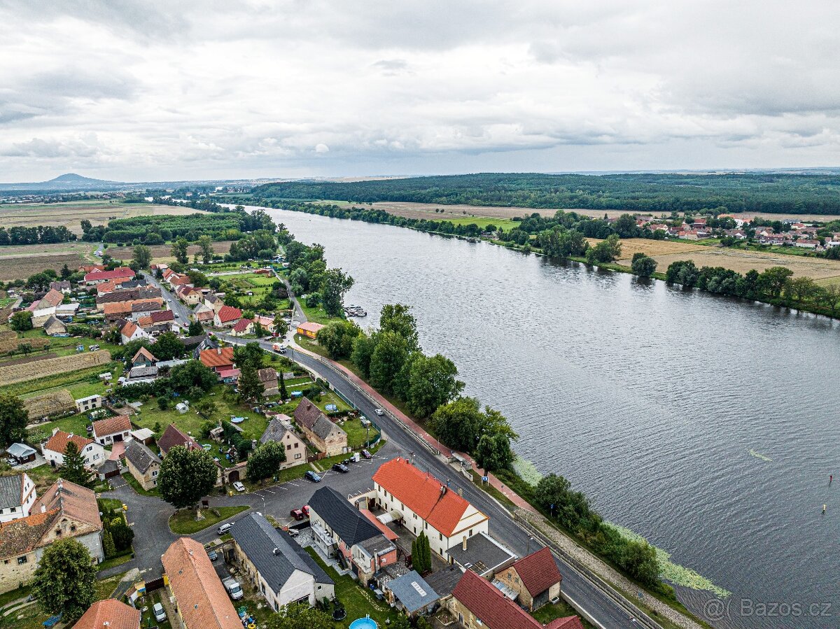 Prodej zavedeného motorestu s ubytováním, sálem a prodejnou - 18