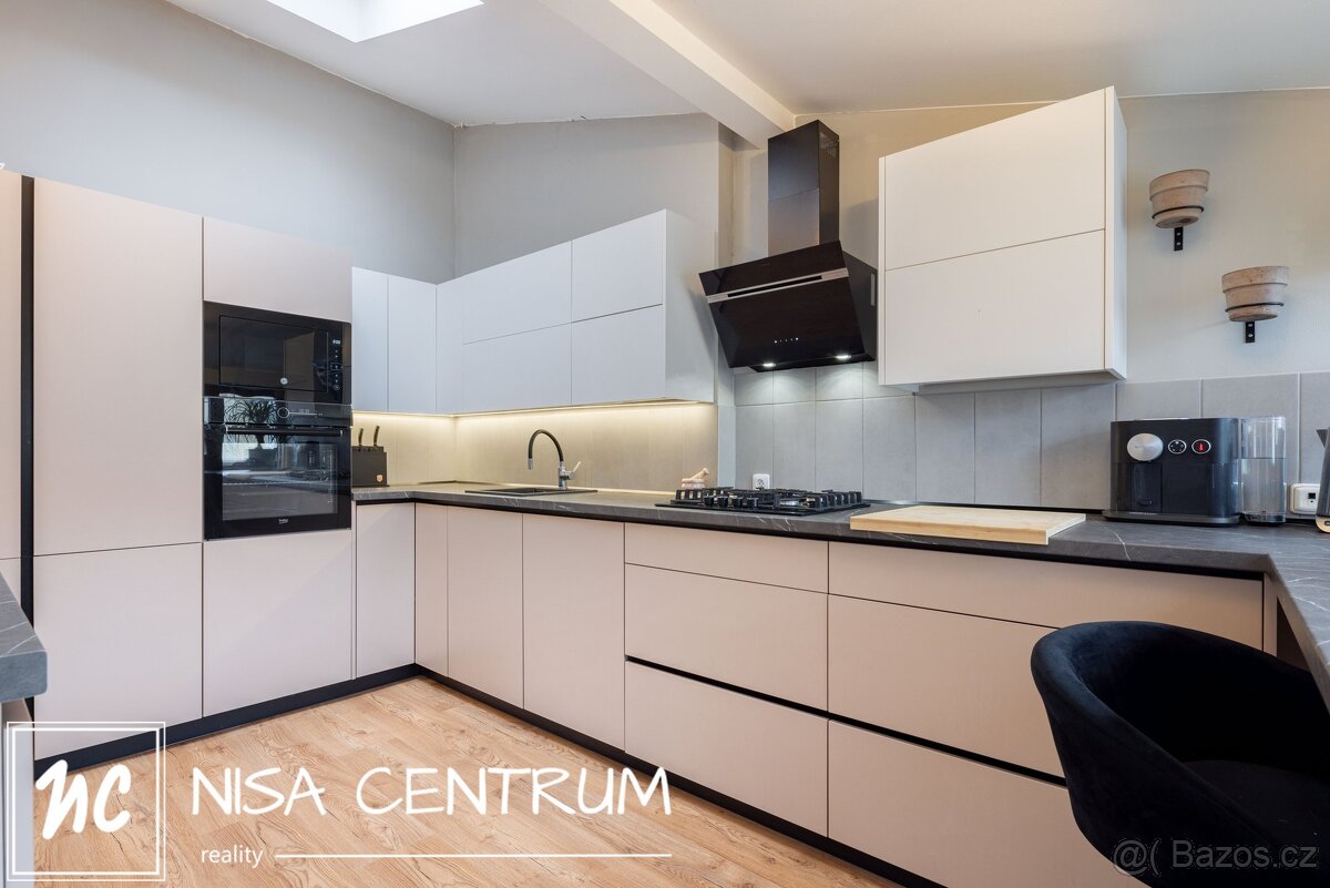 Prodej atypického podkrovního bytu 260 m² v Praze - Vinohrad - 18