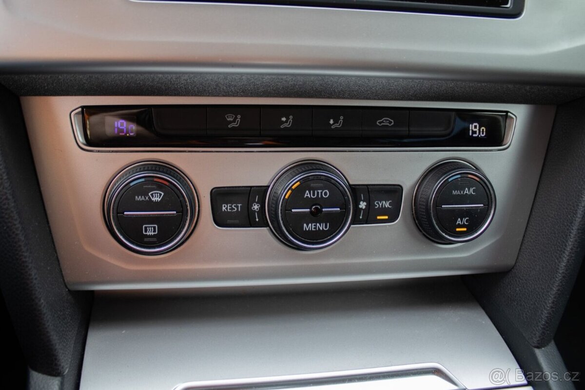 Volkswagen Passat Variant 1.6TDI DSG - 18