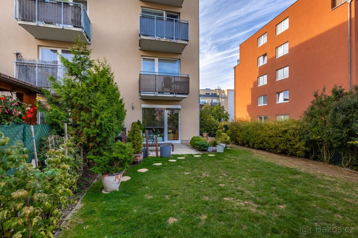 Pronájem bytu 2+kk se zahradou a garážovým stáním - 18