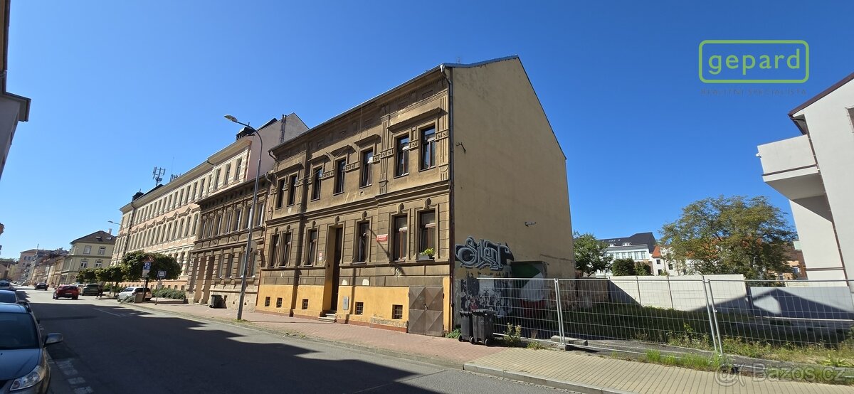 Zděný byt se sklepem a podílem na pozemku - Jírovcova ulice - 18