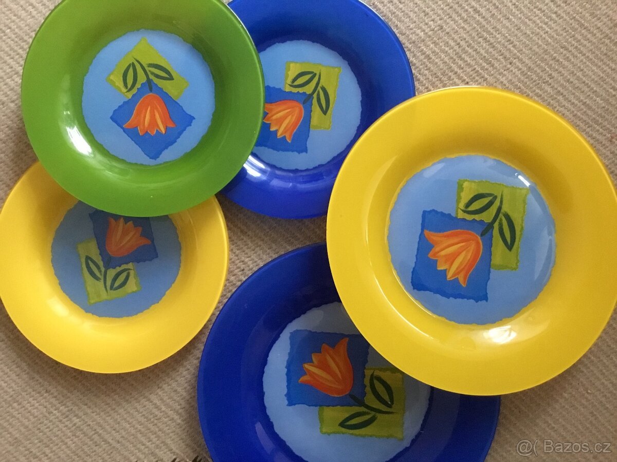 misa pevne sklo, ruzne sklenice - 18